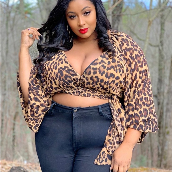 Tops - 💚Been Spotted Crop Top